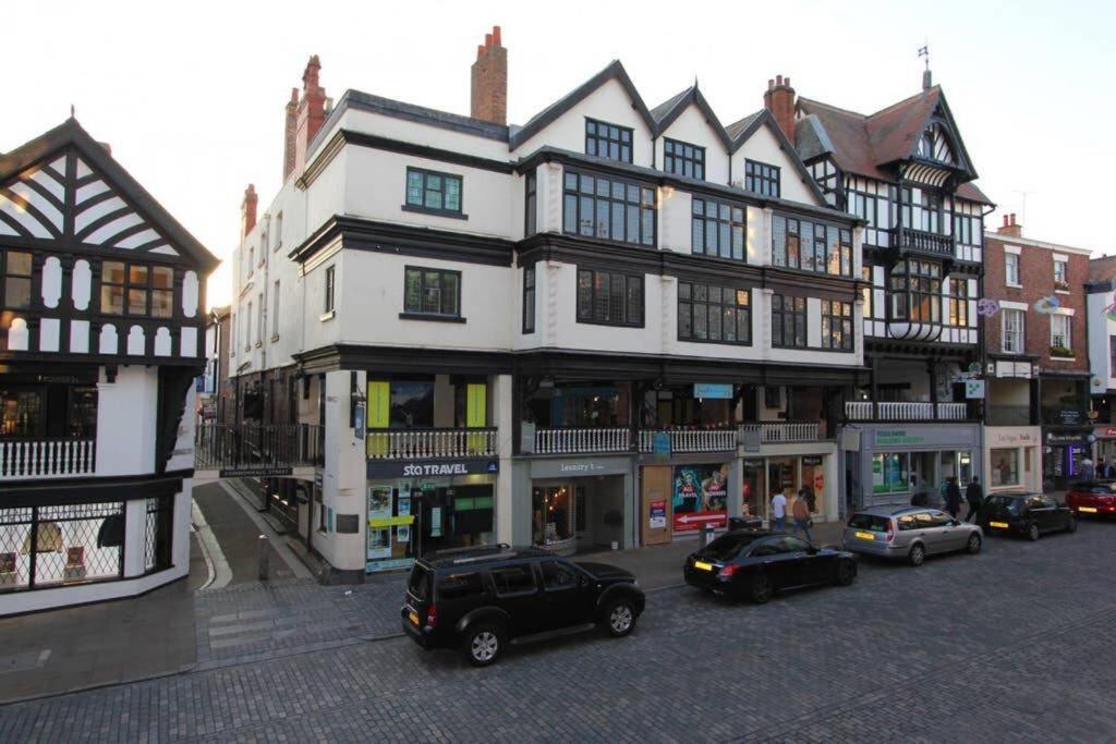 Top Floor Character Apartment In The Heart Of The City Centre Chester Eksteriør bilde