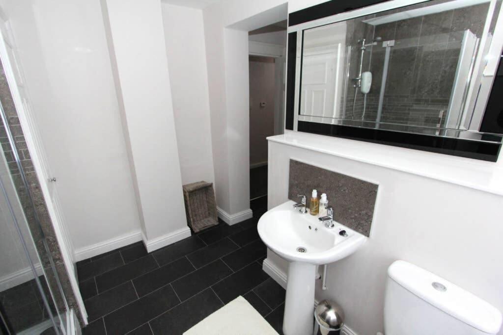 Top Floor Character Apartment In The Heart Of The City Centre Chester Eksteriør bilde