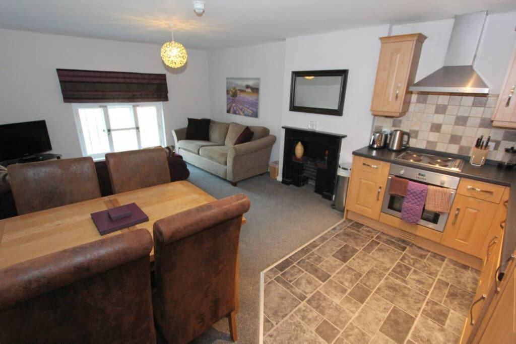 Top Floor Character Apartment In The Heart Of The City Centre Chester Eksteriør bilde